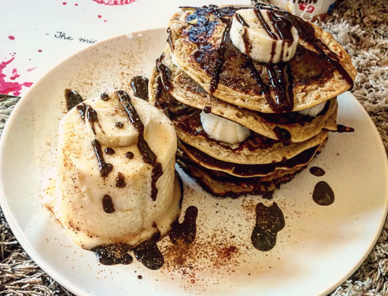 Beitragsbild zum Artikel: Gesund frühstücken: saftige Schoko-Bananen Pancakes