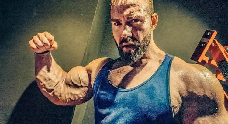 Beitragsbild zum Artikel: Tobias Rothe baut ab und wird zum „Shredded Body“
