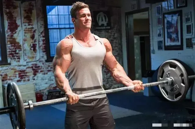 Beitragsbild zum Artikel: Die 31-Tage-Challenge für MASSIVE Oberarme + Trainingsplan