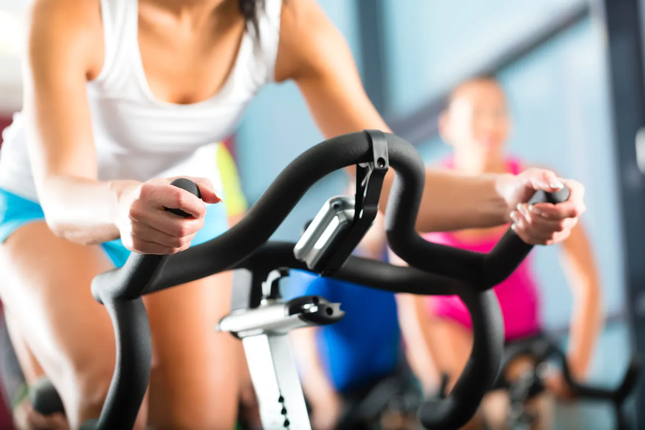 Beitragsbild zum Artikel: Kurze Pausen zwischen Widerstandstraining und Cardiotraining fördern den Fettabbau