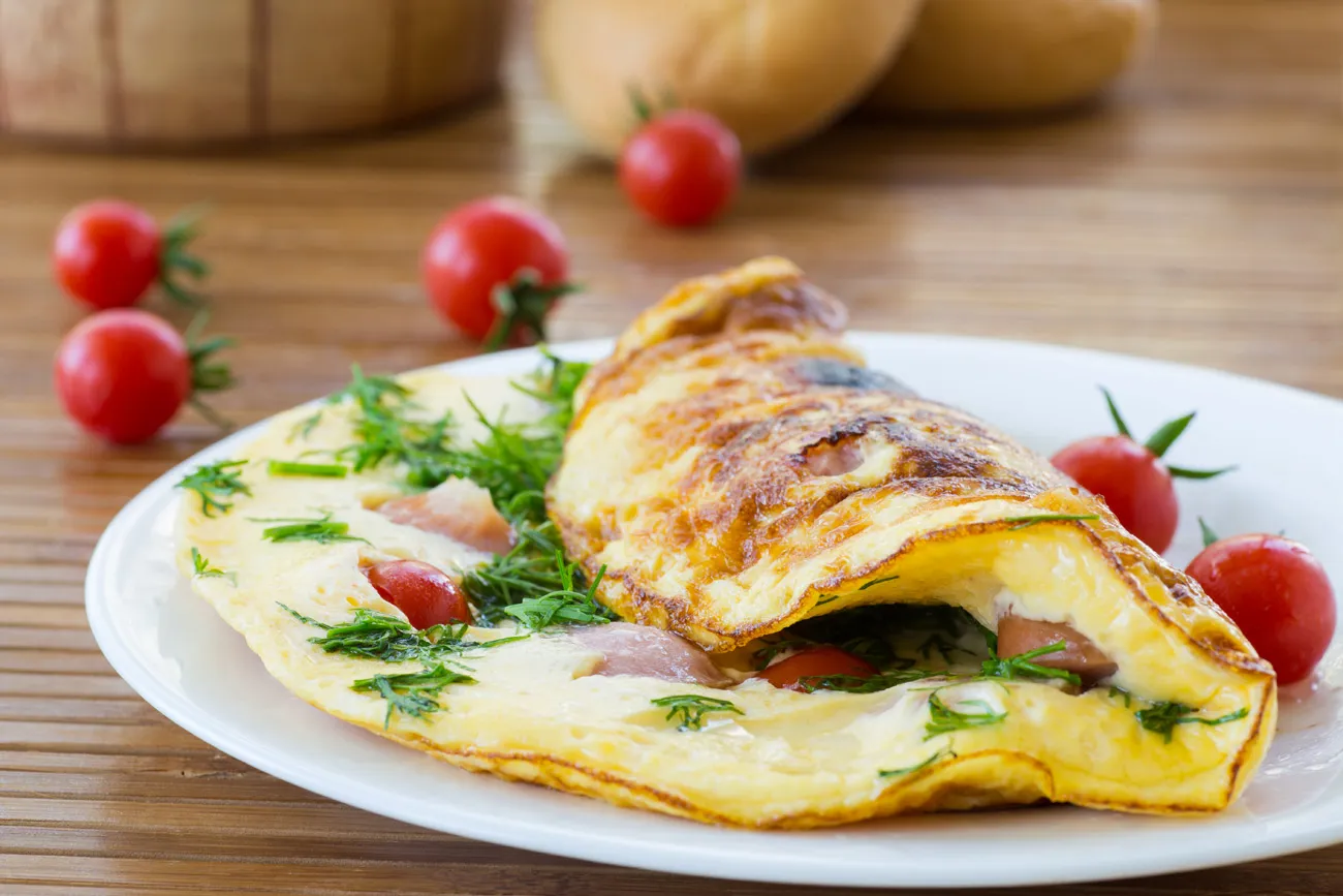 Beitragsbild zum Artikel: Kräuter Omelette Rezept (low carb)